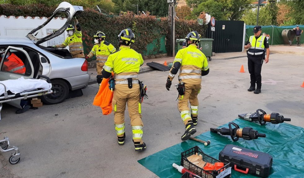 Efectivos de Bomberos de Úbeda (Jaén) y Policía durante un simulacro