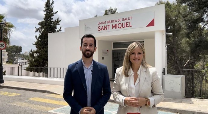 (De Izquierda A Derecha) El Candidato De Ciudadanos Al Consell De Ibiza, Javier Torres, Junto A La Portavoz Nacional De Cs Y Candidata Al Govern, Patricia Guasp