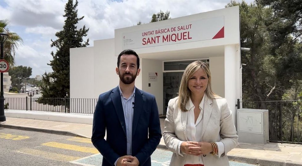 (De Izquierda A Derecha) El Candidato De Ciudadanos Al Consell De Ibiza, Javier Torres, Junto A La Portavoz Nacional De Cs Y Candidata Al Govern, Patricia Guasp
