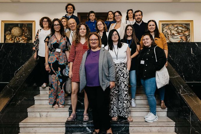 La consejera delegada de Igualdad del Cabildo de Tenerife, Priscila de León, con representantes de las nuevas entidades firmantes del Marco Estratégico Tenerife Violeta