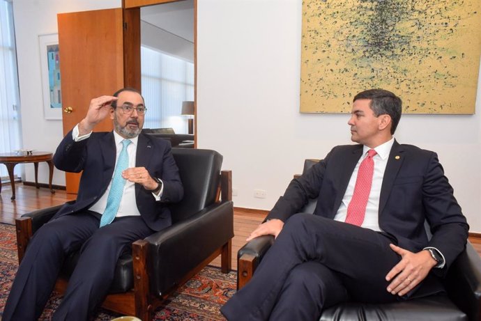 Reunión entre el presidente electo de Paraguay, Santiago Peña, y el presidente del CAF, Sergio Díaz-Granados
