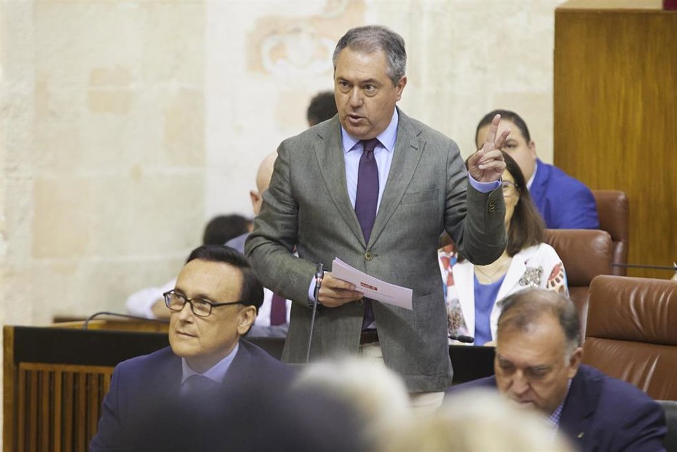 El secretario general del PSOE de Andalucía y presidente del Grupo Parlamentario Socialista, Juan Espadas, en una foto de archivo en el Parlamento andaluz.