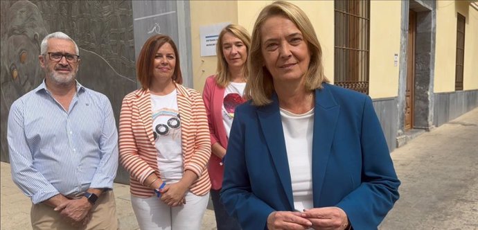 Candidatos del PP en Motril, con la alcaldesa y aspirante a la reelección, Luisa García Chamorro, en primer plano en la imagen