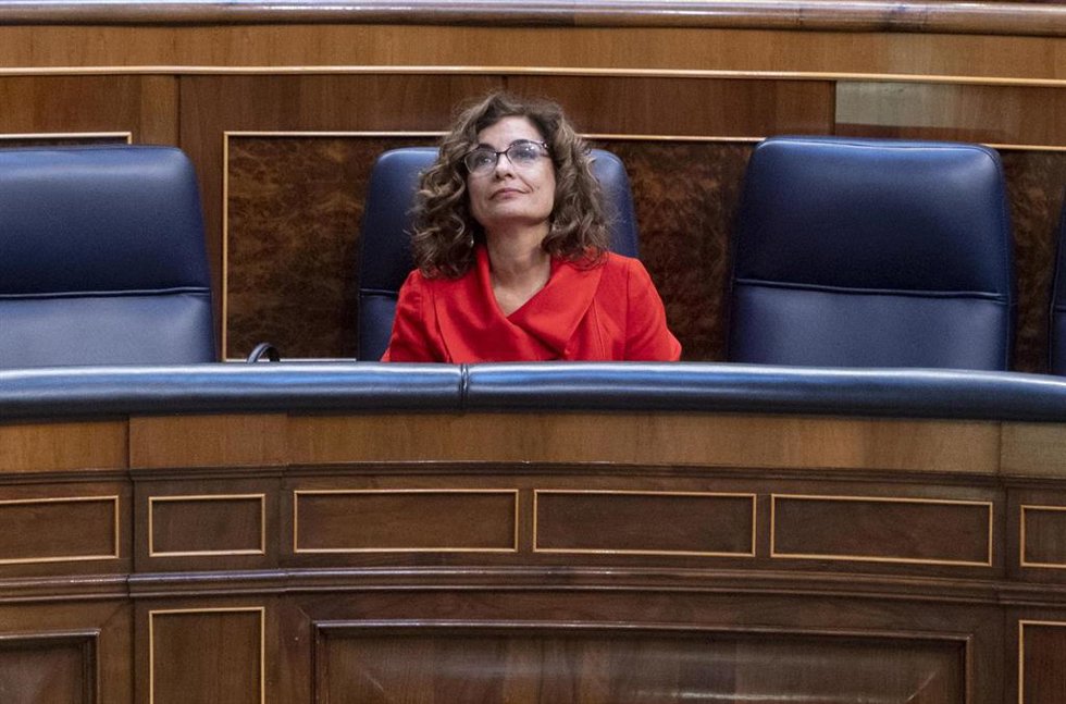 La ministra de Hacienda, María Jesús Montero, durante una sesión plenaria, en el Congreso de los Diputados