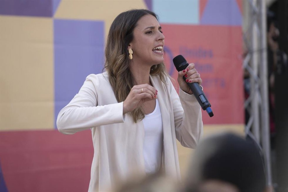 La ministra de Igualdad y secretaria de Acción de Gobierno, Irene Montero, participa en un acto junto al candidato a la Generalitat por Unides Podem Esquerra Unida, Héctor Illueca; la candidata al ayuntamiento de Valncia, Pilar Lima, y la número dos de