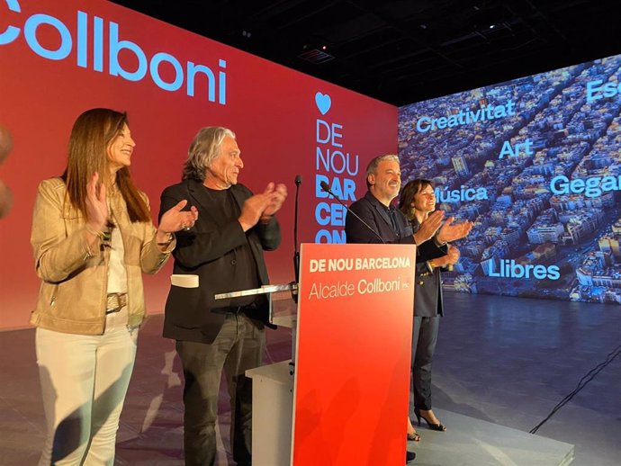 Rocío García, Xavier Marcé, Jaume Collboni y Carole Delga, en un acto del PSC en el Centre Ideal de Barcelona.