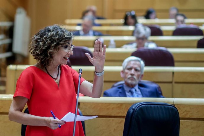 La ministra de Hacienda y Función Pública, María Jesús Montero, interviene durante una sesión de control al Gobierno en el Senado, a 9 de mayo de 2023, en Madrid (España). Durante esta sesión, Agrupación Socialista Gomera ha realizado una pregunta sobre