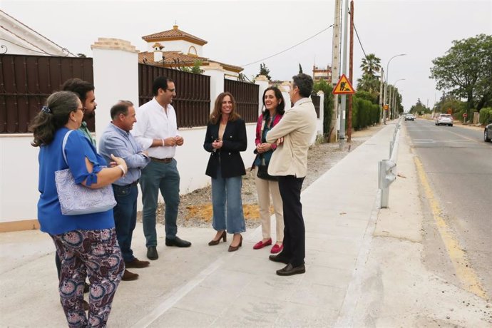 Rocío Díaz visita las obras de seguridad vial en la Carretera de Villanueva del Ariscal a Espartinas