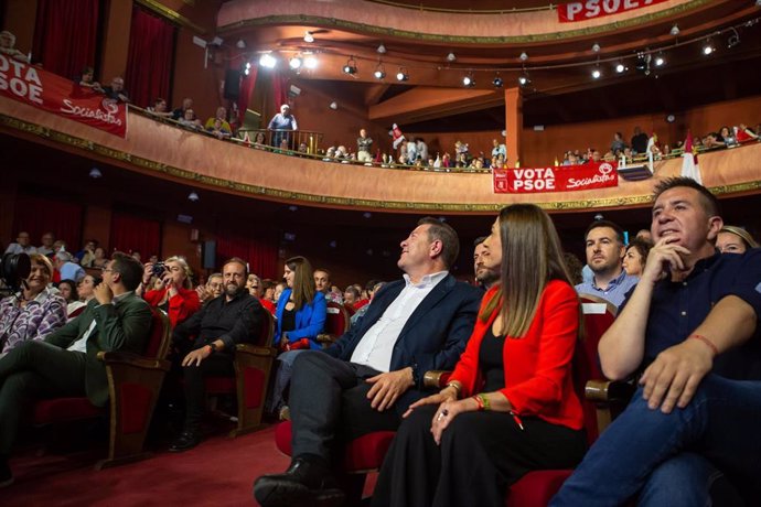El candidato del PSOE a la Presidencia de C-LM, Emiliano García-Page, en Almansa.