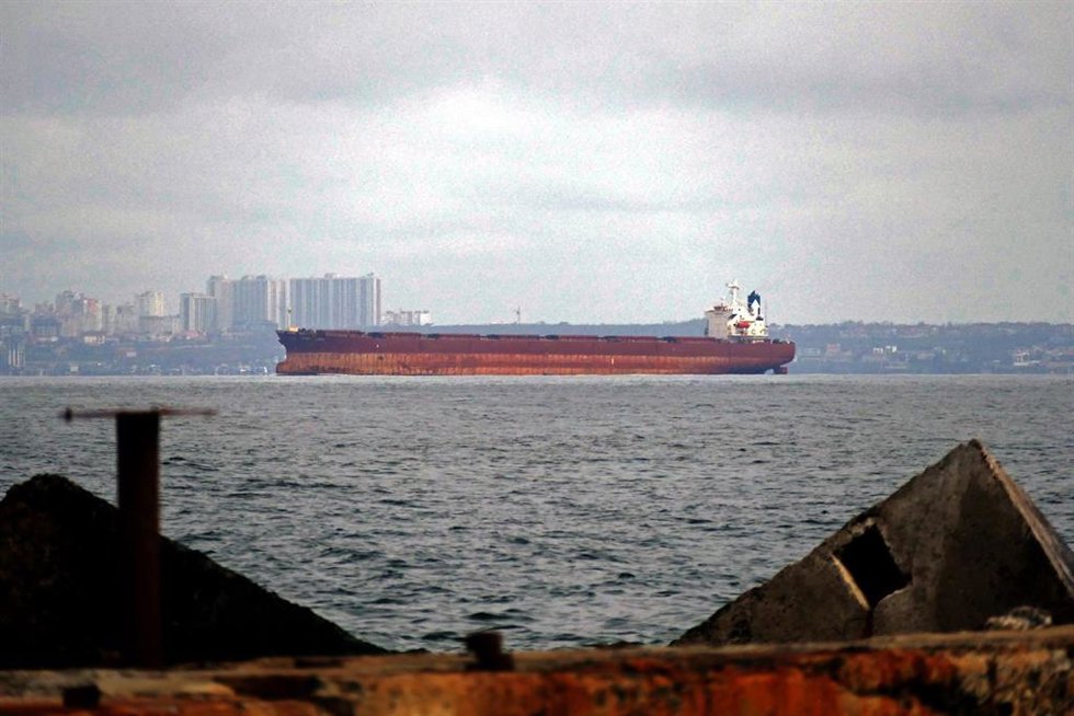 Archivo - Un buque con grano ucraniano en el mar Negro