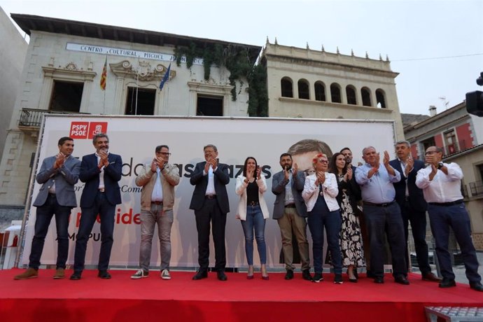 El 'president' de la Generalitat y candidato a la reelección por el PSPV-PSOE, Ximo Puig, en un acto en Orihuela (Alicante)