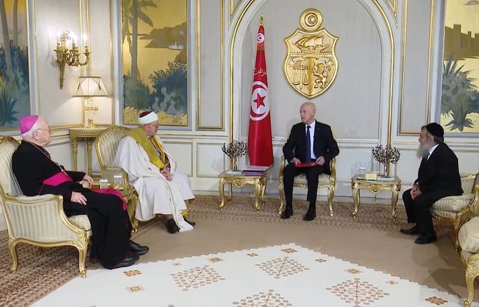 El presidente tunecino Kais Saied, en una reunión con los líderes musulmanes, judíos y católicos en Túnez