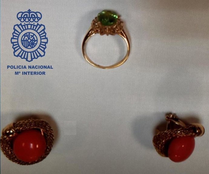 Joyas sustraídas a una anciana por un limpiador de una residencia de mayores de Vigo.