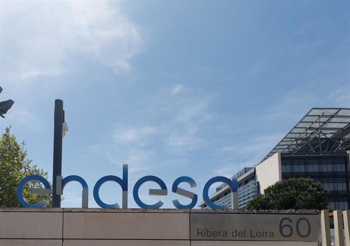 Archivo - Fachada de la sede de Endesa, a 11 de abril de 2023, en Madrid (España). El Consejo de Administración de Endesa ha aprobado el Plan de Sostenibilidad 2023-2025 que contempla 130 medidas alineadas con el objetivo establecido por los Acuerdos de