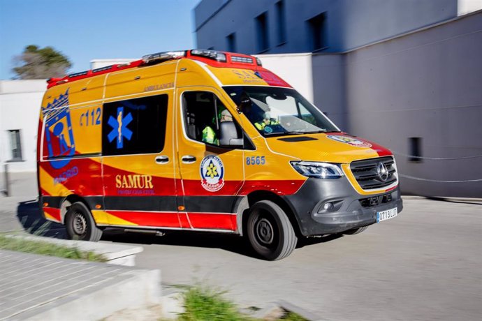 Archivo - Una ambulancia en la Base 0 de SAMUR - Protección Civil, en Casa de Campo.