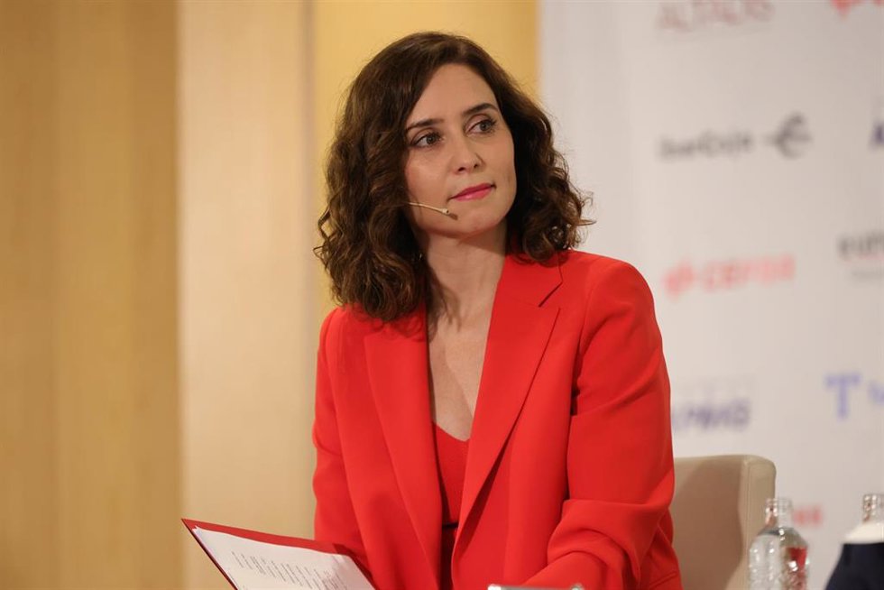 La presidenta de la Comunidad de Madrid, Isabel Díaz Ayuso, durante un desayuno informativo de Europa Press, en el Hotel Hyatt Regency Hesperia, a 18 de mayo de 2023, en Madrid (España).