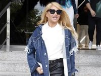 Paulina Rubio, indiferente al dardo de Colate, arrasa con su llamativo look durante su visita a Madrid