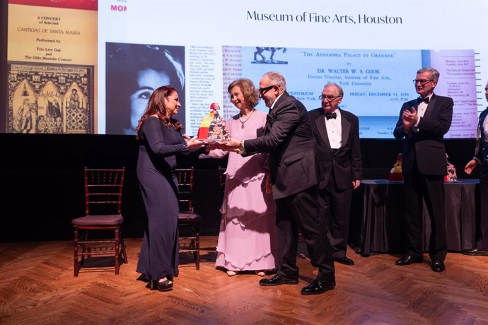 La Reina Sofía durante la entrega de los Premios Sophia a la Excelencia 2023 en Houston, Texas.