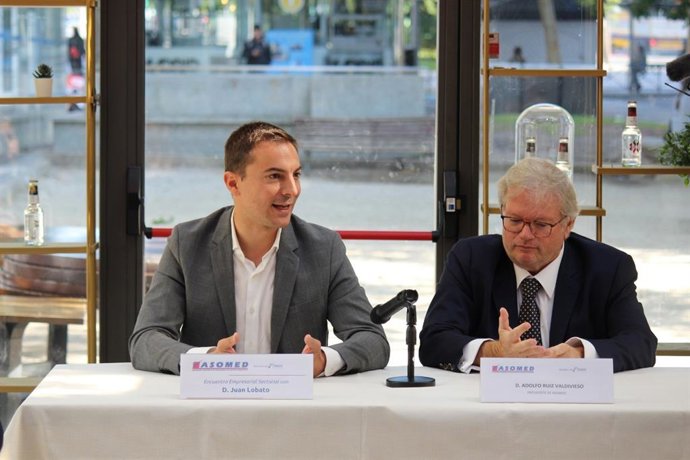 El candidato del PSOE a la Presidencia de la Comunidad de Madrid, Juan Lobato, se reúne con la Asociación Madrileña de Empresarios de Servicios Deportivos