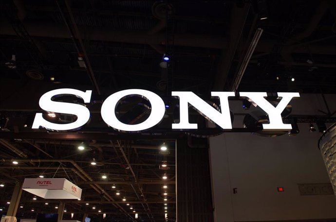 Archivo - FILED - 06 January 2022, US, Las Vegas: Sony's logo is seen at the Japanese electronics company's booth at the CES technology trade show in Las Vegas. Japanese conglomerate Sony on Tuesday reported that its fourth-quarter adjusted operating in