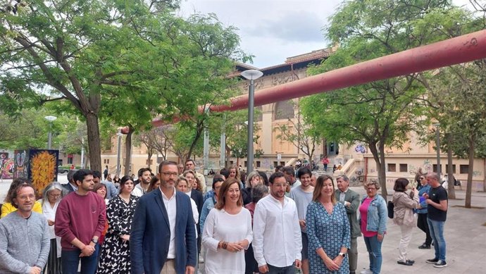 De izquierda a derecha, los candidatos a la relección del PSIB a la alcaldía de Palma, José Hila, al Govern, Francina Armengol, el secretario de movimientos sociales de Juventudes Socialistas, Josep Martínez, y la consellera de Salud, Patricia Gómez.