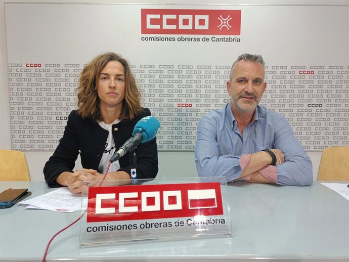 Rueda de prensa de CCOO para denunciar públicamente la "nefasta" política de personal del Ayuntamiento de Torrelavega.