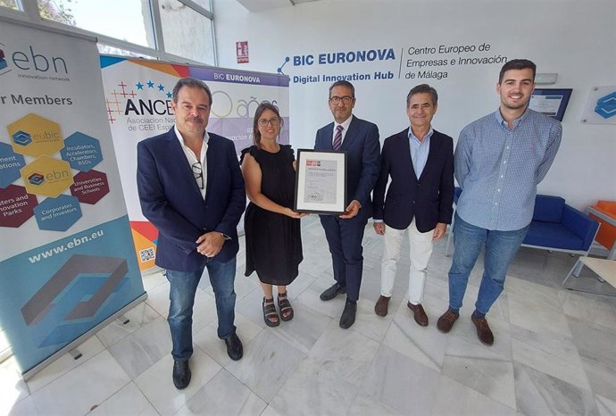 Antonio Cano, CTO de Onversed, Mariana Flink, CEO fundadora de Onversed, Carlos García, Delegado de Economía y Presidente de BIC Euronova, Álvaro Simón de Blas, Director General de BIC Euronova y Ángel Pozo, Consultor de BIC Euronova.
