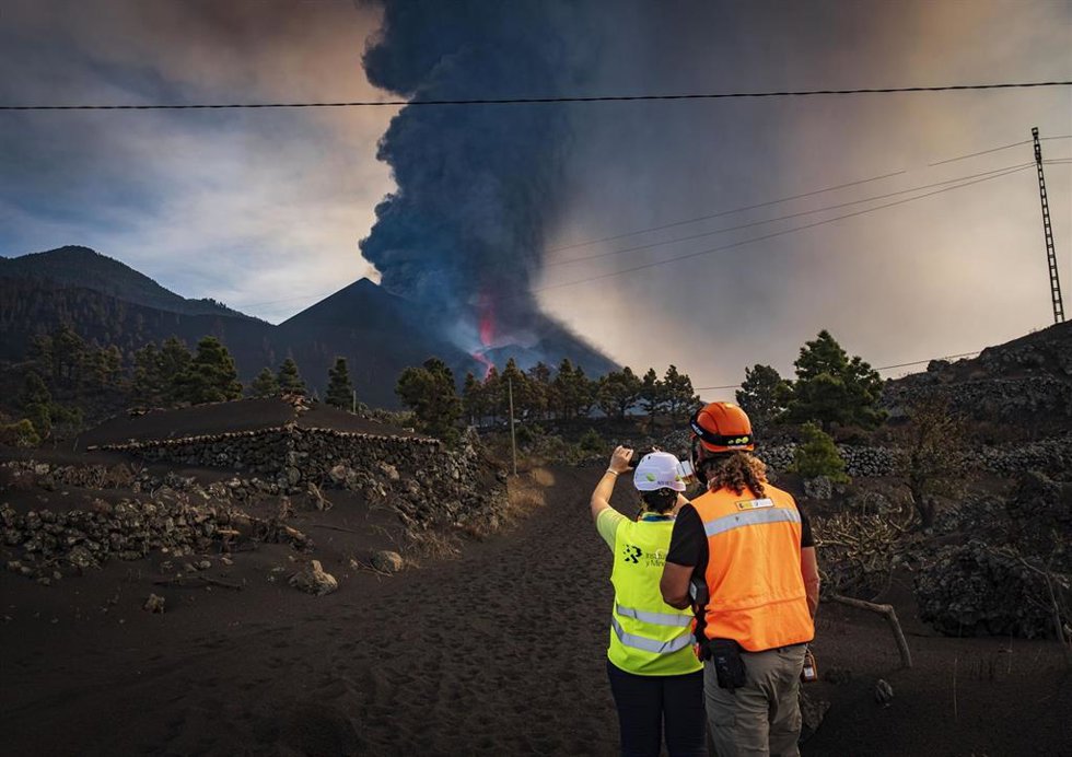 Archivo - Los Premios CSIC-Fundación BBVA de Comunicación Científica reconocen a los 'cronistas' de la erupción volcánica de La Palma