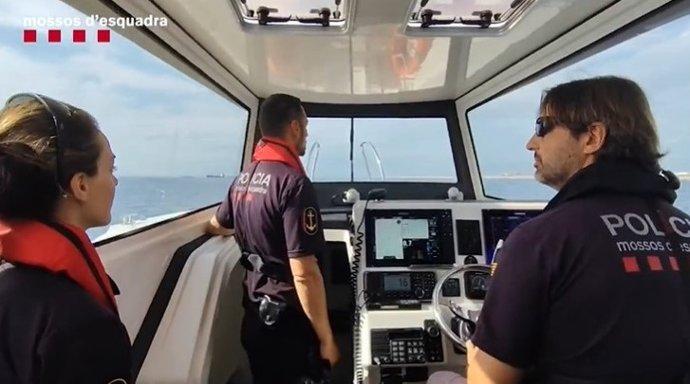 Los Mossos buscan en la zona del puerto de Barcelona y del delta del Llobregat indicios para la investigación de la desaparición del jugador del club Bath Rugby Levi Davis.