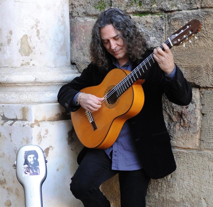 A las 19 horas el domingo 21 de mayo, tendrá la actuación del guitarrista almeriense Tomatito en el auditorio municipal Príncipe de Asturias, en Torremolinos.