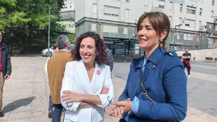 La candidata del PSE-EE a la alcaldía de Bilbao, Nora Abete, junto a la secretaria de Política Institucional del PSE-EE, Begoña Gil
