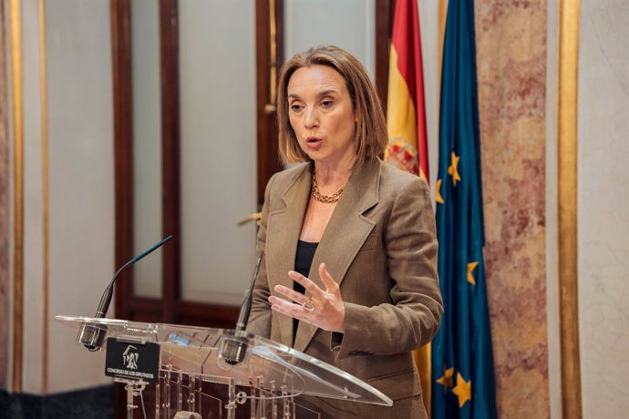 La portavoz del Grupo Popular del Congreso, Cuca Gamarra, ofrece una rueda de prensa a su salida de una sesión plenaria en el Congreso de los Diputados, a 18 de mayo de 2023, en Madrid (España). El Pleno del Congreso concluye hoy la tramitación de la mo