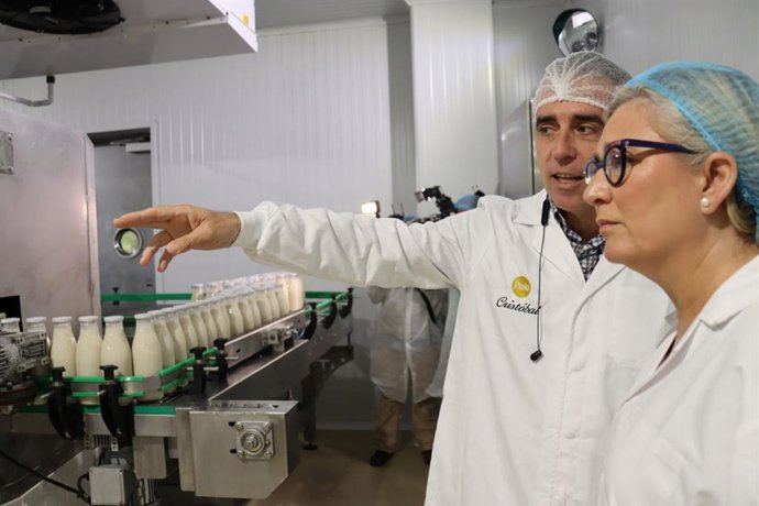 Peris en la visita a Fartons Polo