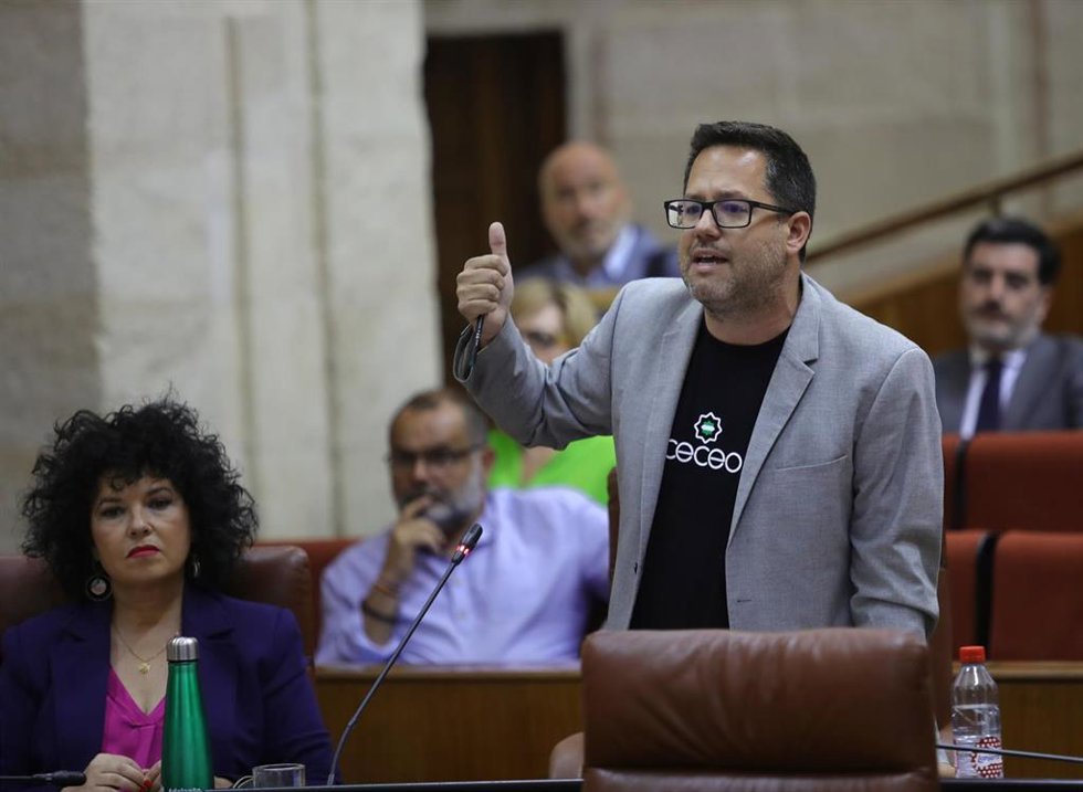 El portavoz parlamentario de Adelante Andalucía, José Ignacio García, este jueves en la pregunta al presidente de la Junta, Juanma Moreno.