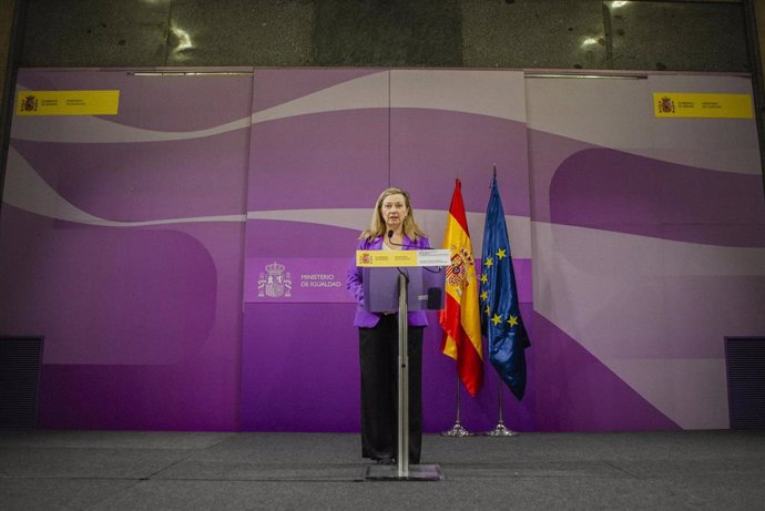 La delegada del Gobierno contra la Violencia de Género, Victoria Rosell, durante una rueda de prensa en la sede del Ministerio, a 18 de mayo de 2023, en Madrid (España). 