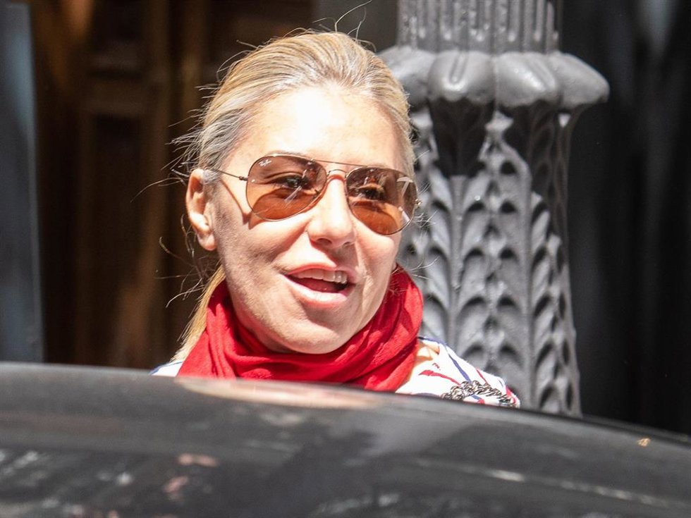 Cristina Reyes, saliendo de la casa de Tamara Falcó