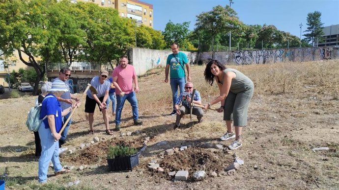 Plantación de Adelante en la zona de la estación de metro de Cocheras