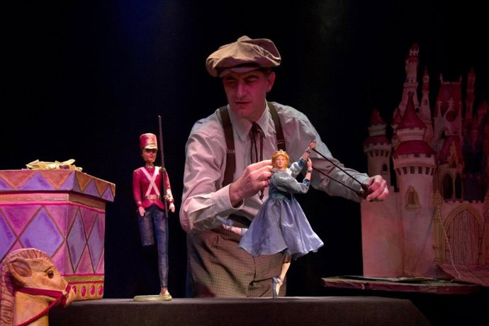 Archivo - Una de las funciones encuadradas en la 43 Feria Internacional del Títere, 'El soldadito de plomo'.
