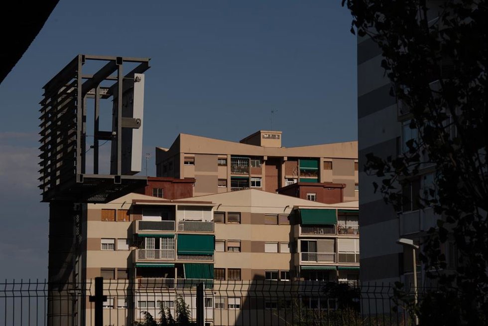 Fachada de un edificio de viviendas, a 17 de mayo de 2023, en Barcelona, Cataluña (España).