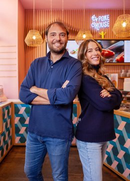 Los fundadores de Poke House  Matteo Pichi y Vittoria Zanetti.