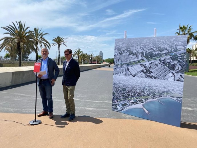 El candidato del PSC a la alcaldía de Barcelona, Jaume Collboni, y el primer secretario del PSC, Salvador Illa.