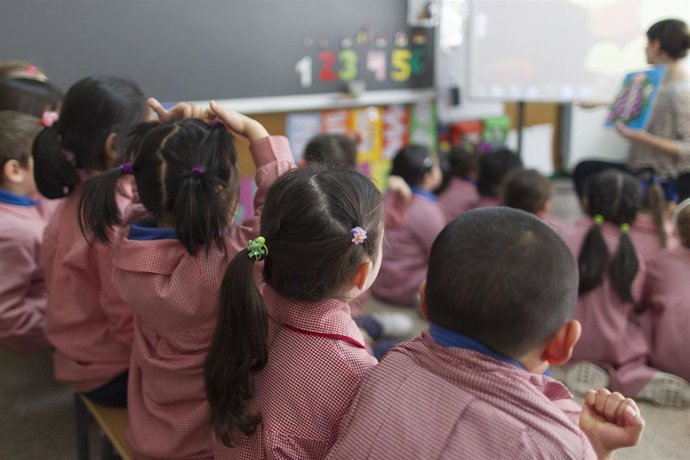 Archivo - Niños en un colegio