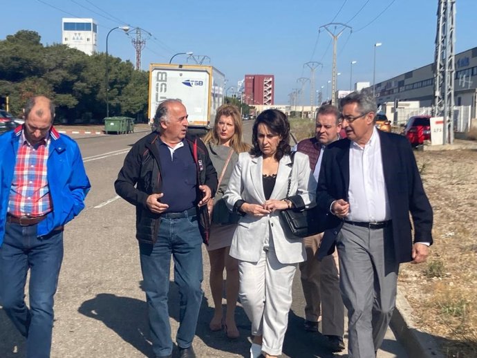 El candidato de VOX a la Alcaldía de Zaragoza, Julio Calvo, tras la reunión mantenida con la dirección del Polígono de Malpica