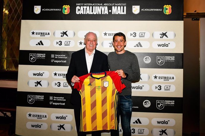 Joan Soteras (President FCF) y Bojan Krkic en la presentación del amistoso Catalunya-Mali