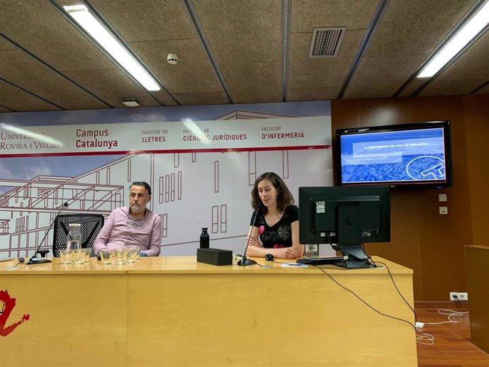 La responsable de Medio Ambiente del Port de Tarragona, Cristina Miret, durante su intervención.