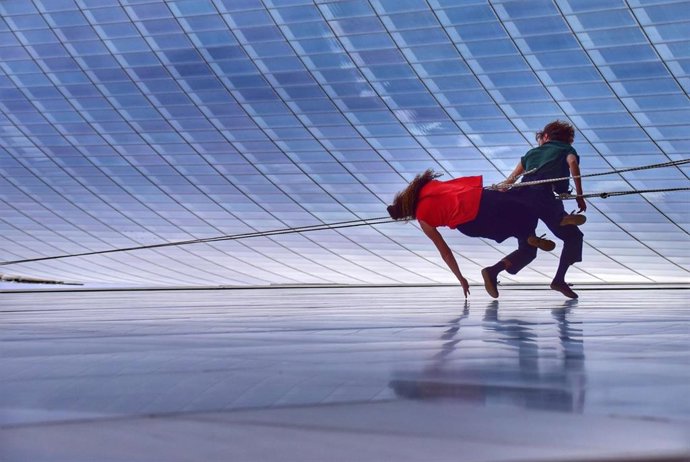 Espectáculo de la compaña La Glo.