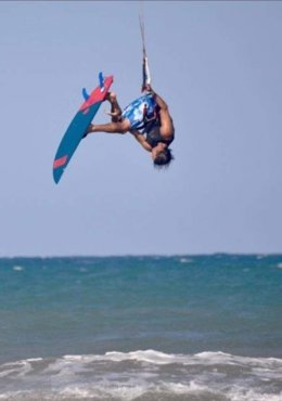 Imagen de uno de los deportes náuticos que se practican en las playas valencianas.
