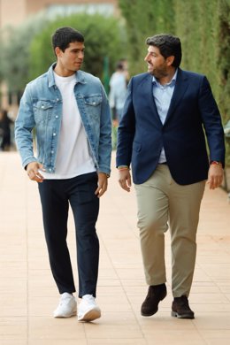 18-05-23 El Presidente De La Comunidad, Fernando López Miras Y El Jugador Número 1 Del Ránking ATP, Carlos Alcaraz, Compareciendo En Rueda De Prensa Antes De Que El Tenista Viaje Hasta Paris Para Disputar El Torneo Roland Garros.