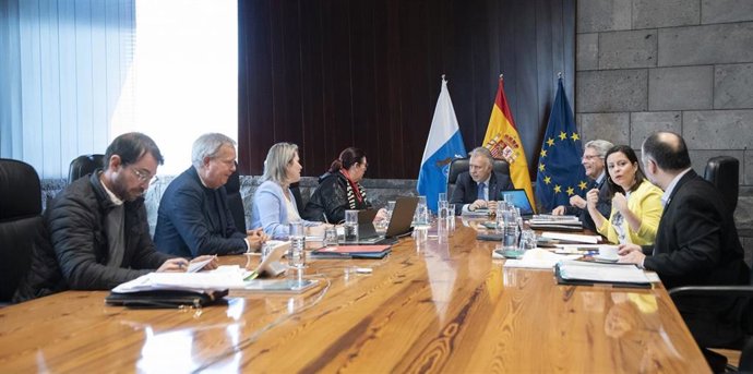 Archivo - Reunión del Consejo de Gobierno de Canarias, presidido por Ángel Víctor Torres