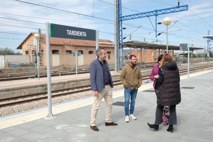 Carlos Ortas pide incrementar las frecuencias y horarios de los trenes que prestan servicio entre Huesca y Zaragoza